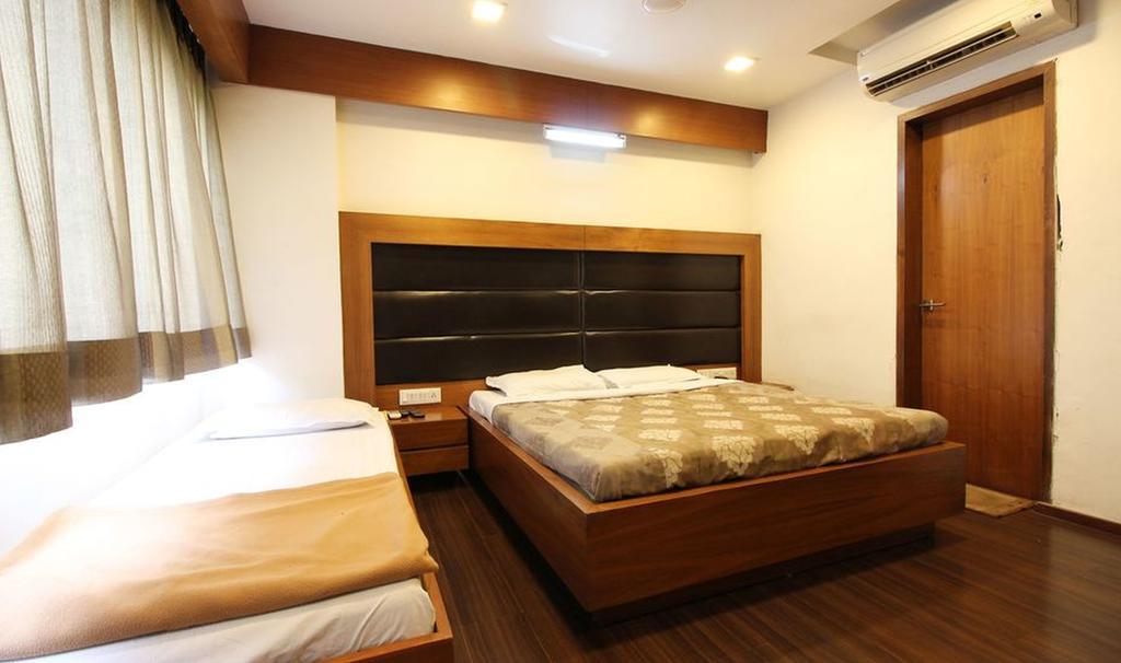 Hotel Kanak Comfort Ahmedabad Ruang foto